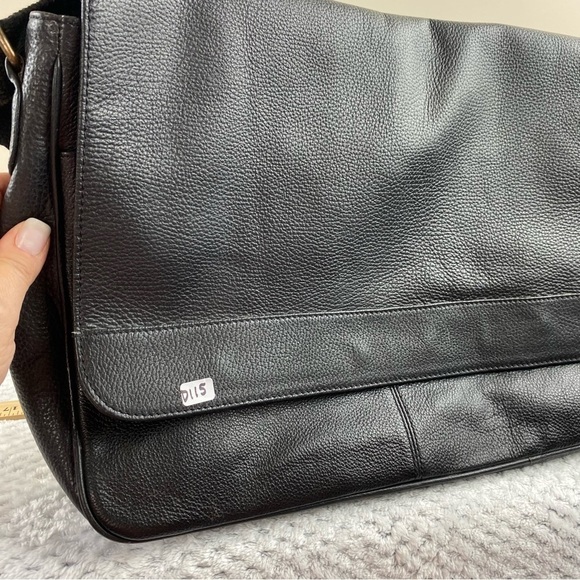 Black Unisex Genuine Pebbled Leather Flap Closure Messenger Crossbody Bag‎ - Picture 16 of 16